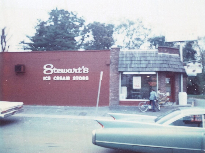 Stewart's at Delaware Ave and Groesbeck Pl